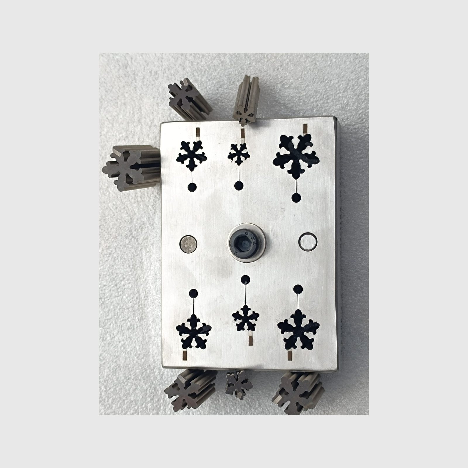 snowflake_die_original_preserved_centered